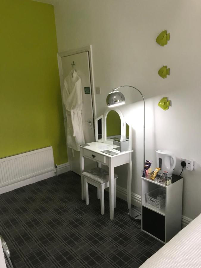 Number 40 - No Multiple Room Bookings Blackpool Exterior photo